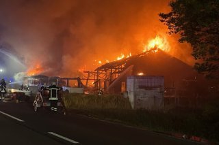 Un important incendie s'est déclaré dans la nuit à Vionnaz. Police cantonale valaisanne
